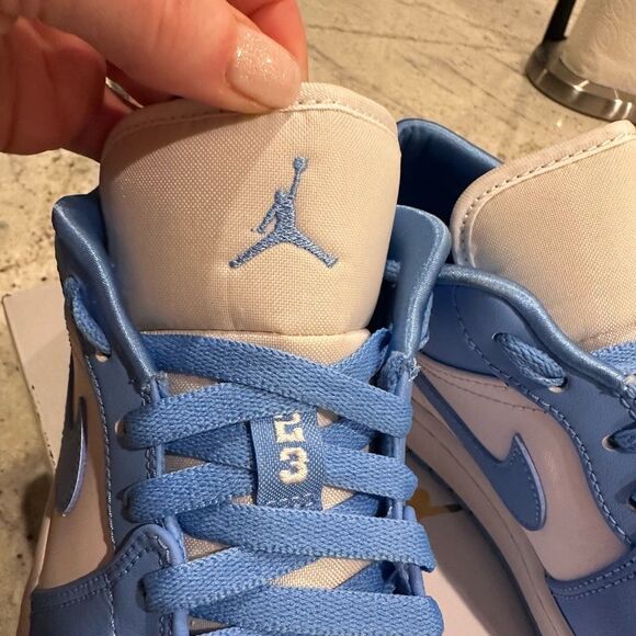 Women’s Jordan 1 Low UNC - Picture 3 of 10